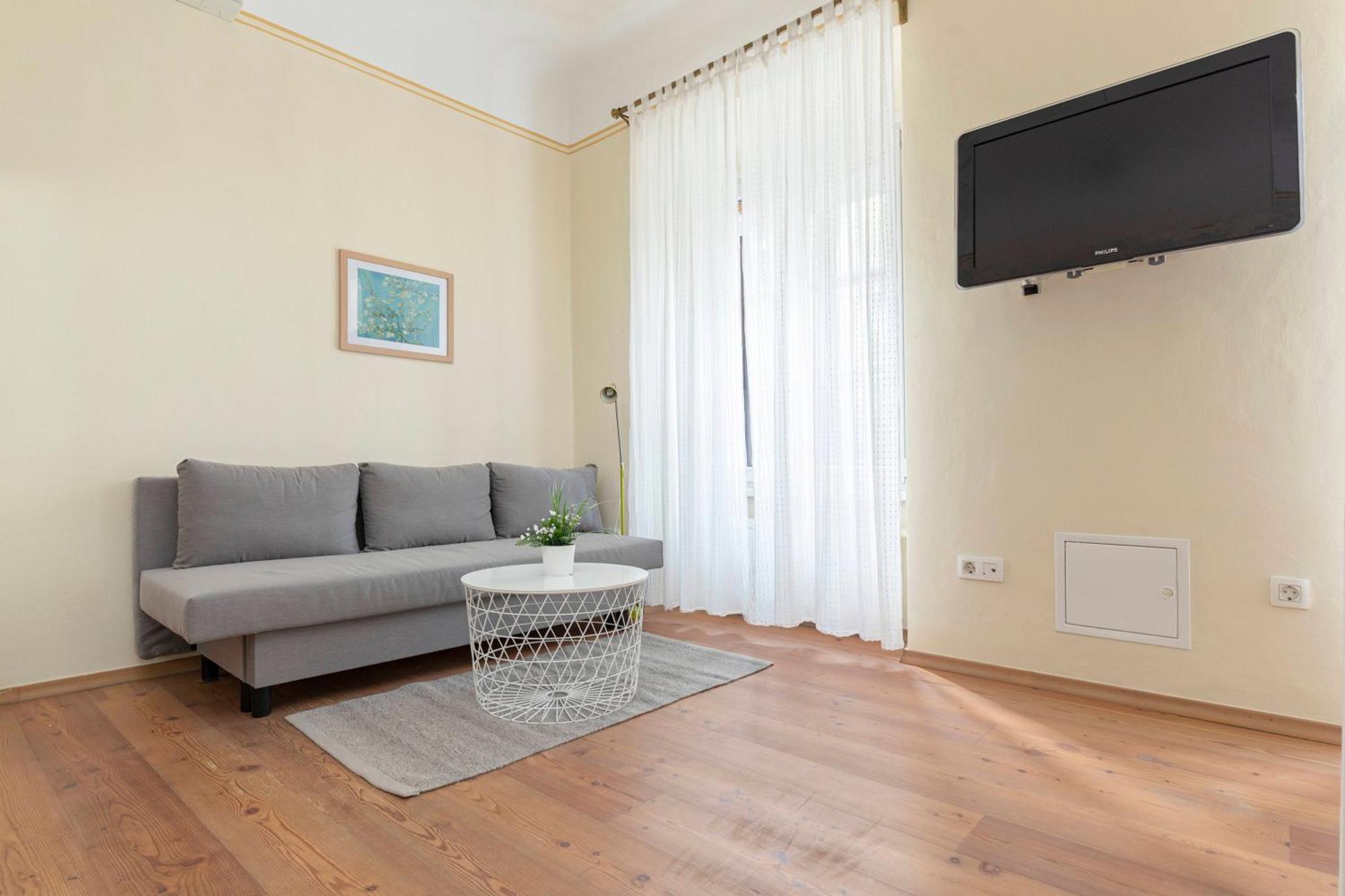 Ferienwohnung By The Walnut Tree Laibach Exterior foto