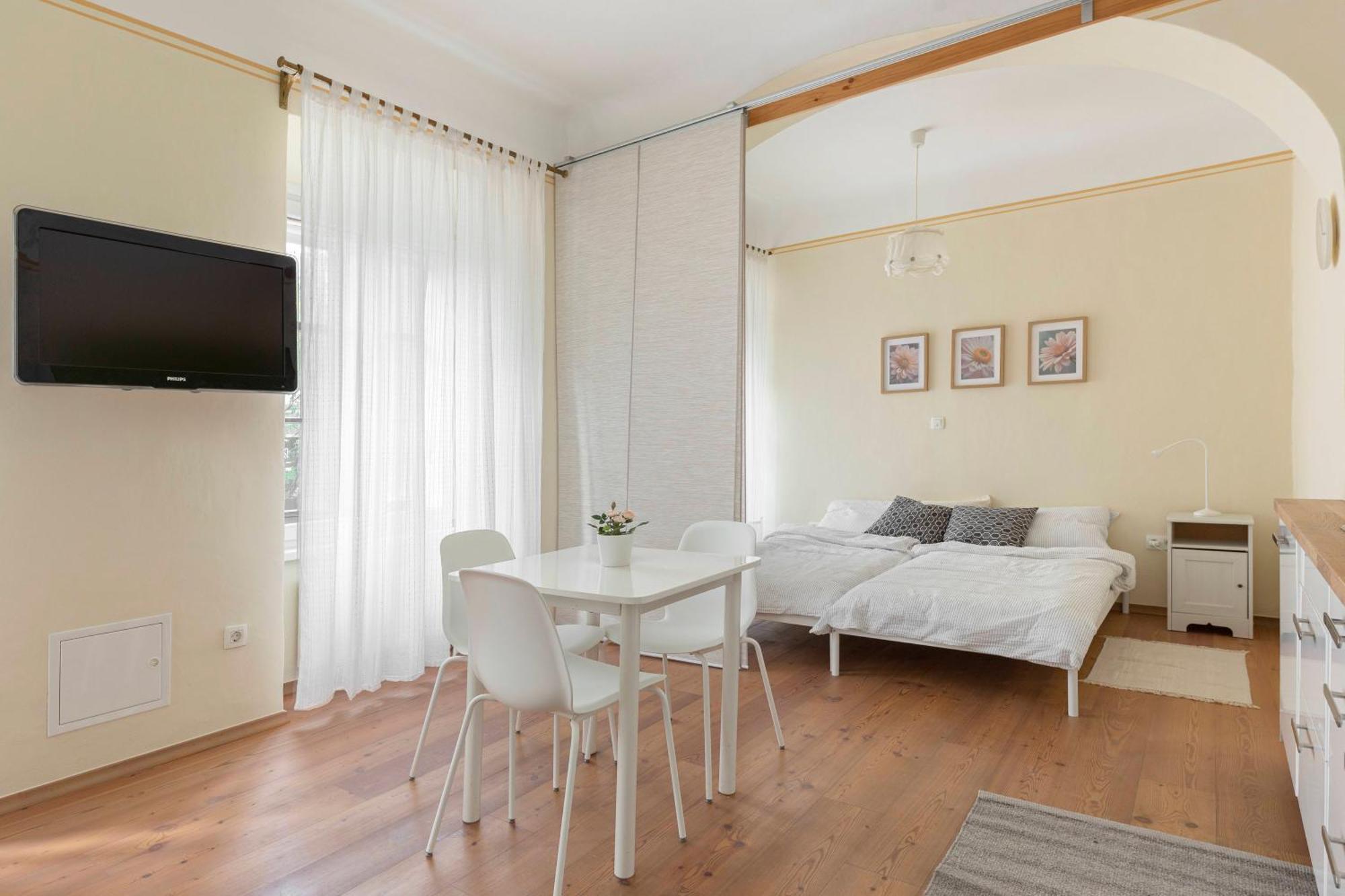 Ferienwohnung By The Walnut Tree Laibach Exterior foto